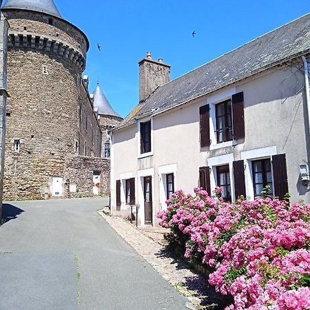 Charming Detached 2 Bedroom Ancient House In Medieval Quarter Of A Small Town In The Pays De La Loire, France Sillé-le-Guillaume Kültér fotó