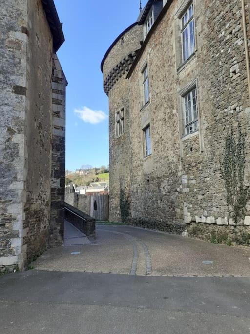 Charming Detached 2 Bedroom Ancient House In Medieval Quarter Of A Small Town In The Pays De La Loire, France Sillé-le-Guillaume Kültér fotó