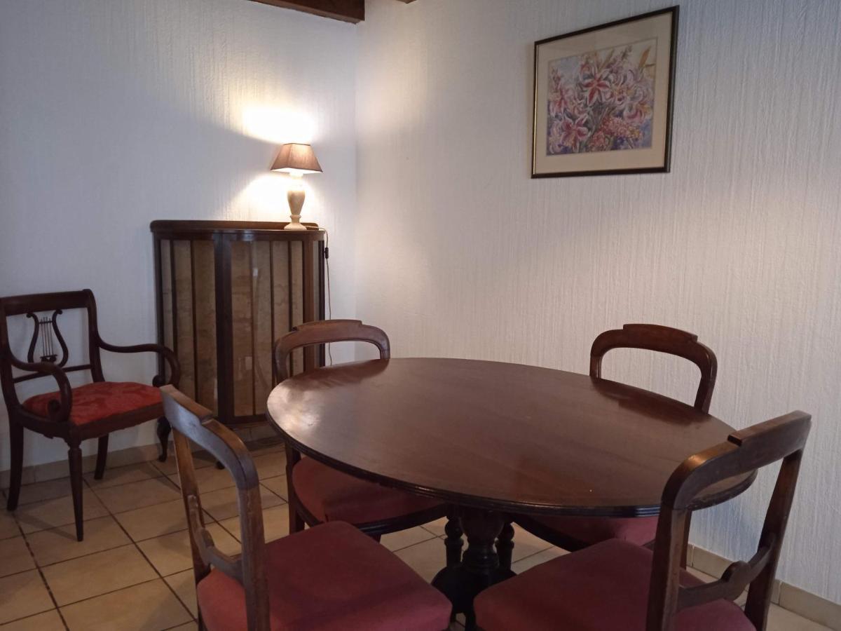 Charming Detached 2 Bedroom Ancient House In Medieval Quarter Of A Small Town In The Pays De La Loire, France Sillé-le-Guillaume Kültér fotó
