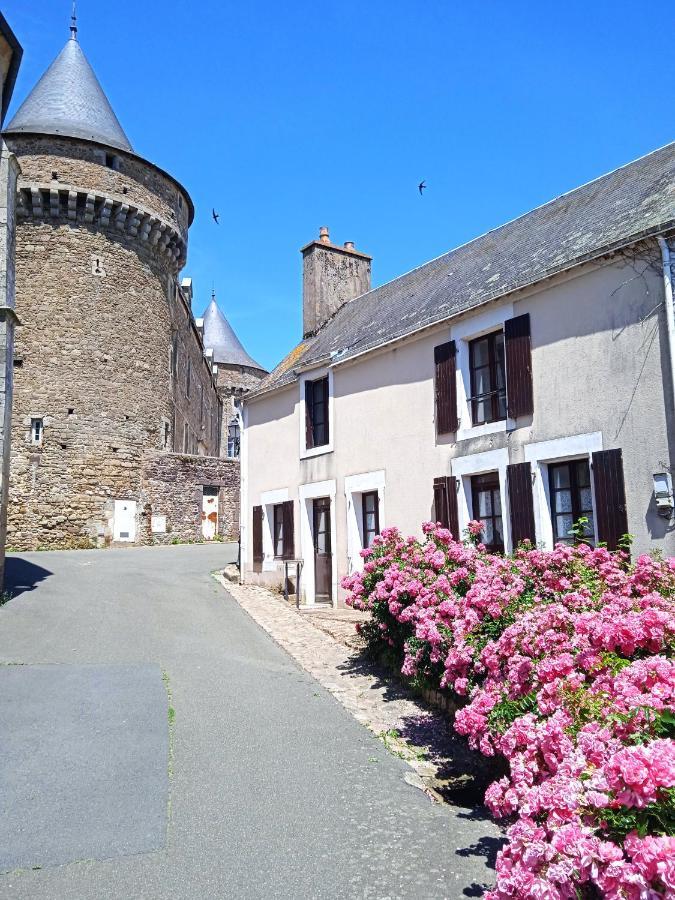 Charming Detached 2 Bedroom Ancient House In Medieval Quarter Of A Small Town In The Pays De La Loire, France Sillé-le-Guillaume Kültér fotó